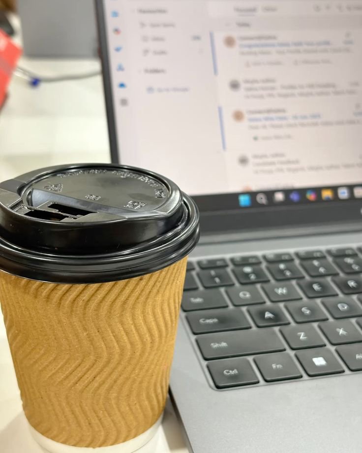 Marianacazmi's tweet photo. ☕️ Multă muncă înseamnă că am nevoie de o ceașcă bună de cafea. 🤍✨
#Cafea #Muncă #PauzăDeCafea #Moldova ☕️ https://t.co/TiLATiU40F