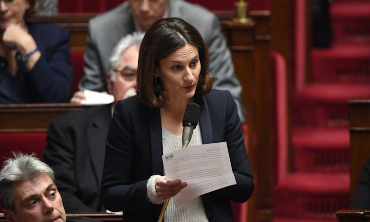 Lambdactu's tweet photo. 🇫🇷- La députée communiste Elsa Faucillon dénonce une "stratégie d’isolement et d’échec" et un "déni de ne pas voir notre responsabilité historique face à la montée de l’extrême droite" après la candidature de Fabien Roussel, qui souhaite empêcher LFI d’accéder au second tour. https://t.co/g6DqDnogh1