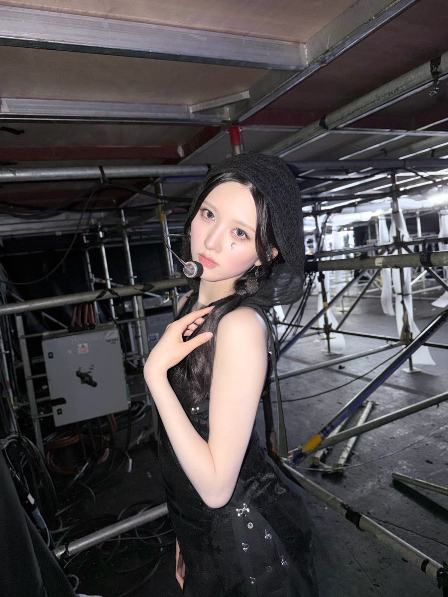 falIingin__fall's tweet photo. ✞༒✞

#IVE #アイヴ #아이브
#GAEUL #ガウル #가을 https://t.co/aeg8lmmWLz