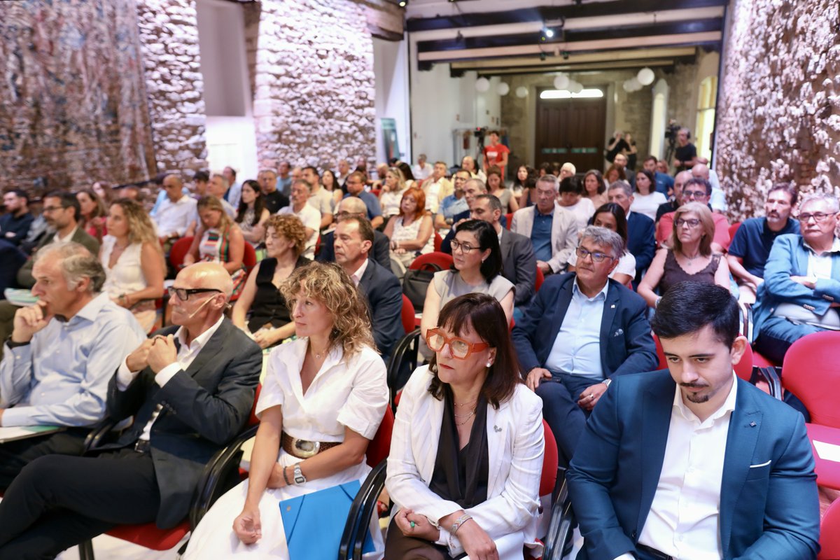 Ekonomia_ejgv's tweet photo. @MikelTorresEJGV @DenisItxaso @etxebizitzaejgv @lanbideejgv @Alokabide @Agintzari @metxebarria_vg @Gob_eus @iruizm 📌@LanbideEJGV-el y @Alokabide-k bultzatuta, @Agintzari-ren lankidetzarekin, programak bizileku-egonkortasuna, gizarte-laguntza, prestakuntza eta enplegua uztartzen ditu, erantzun integralagoak eskaintzeko. https://t.co/tH6vlkStBF