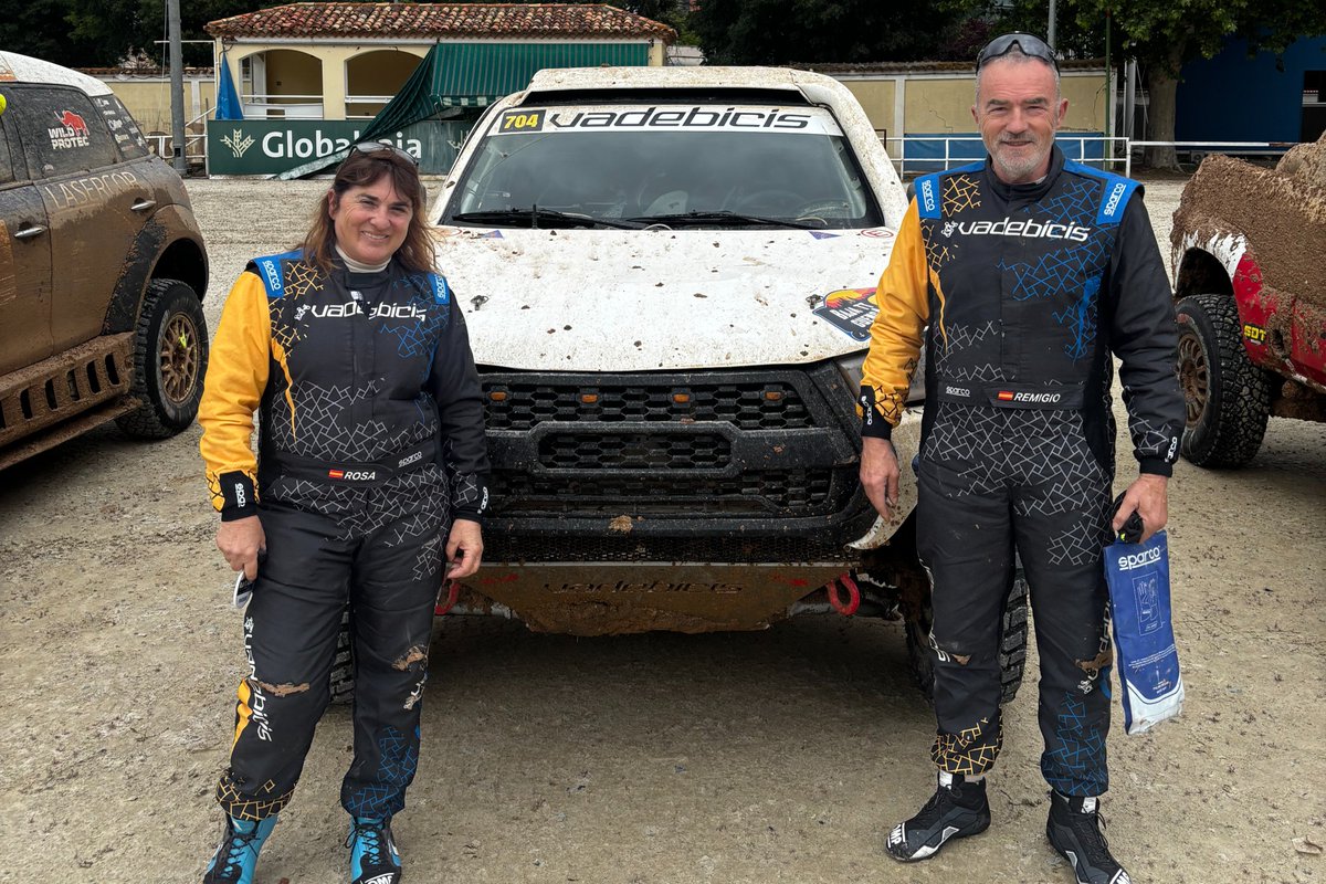 aytoelrosario's tweet photo. 🚘🏆 El piloto rosariero Remigio Rovira culmina una remontada de campeón y conquista el título de España de #RallyTodoTerreno T1. Rovira, junto a su copiloto Rosa María Delicado, llevan el nombre de Tenerife a lo más alto del todoterreno nacional. https://t.co/sc3ztFwBlw https://t.co/X0FzLbnsyI