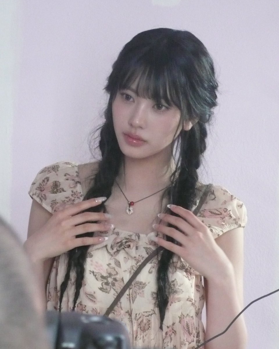 narailover's tweet photo. THESE NEW KOKOS R SOOOO CUTE WTF ALSO WHOS HAND IS THAT????? https://t.co/mmiqYcxmEL