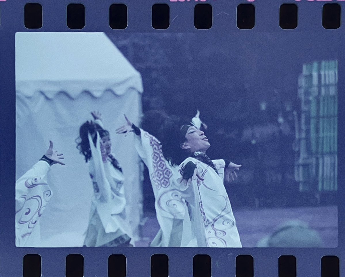 sugarfilmcamera's tweet photo. 2026.8.23(Sun.)天王グリーンランドまつり・ヤートセ選手権2026にて
華風舞『華風龍翔-舞心』
@kafuumai_
🎞️: Lomogarphy LomoChrome Purple XR 100-400(ISO100〜400)
#フィルムカメラ
#よさカメ
#天王グリーンランドまつり
#華風舞
#Lomogarphy https://t.co/nuYRxfKODC