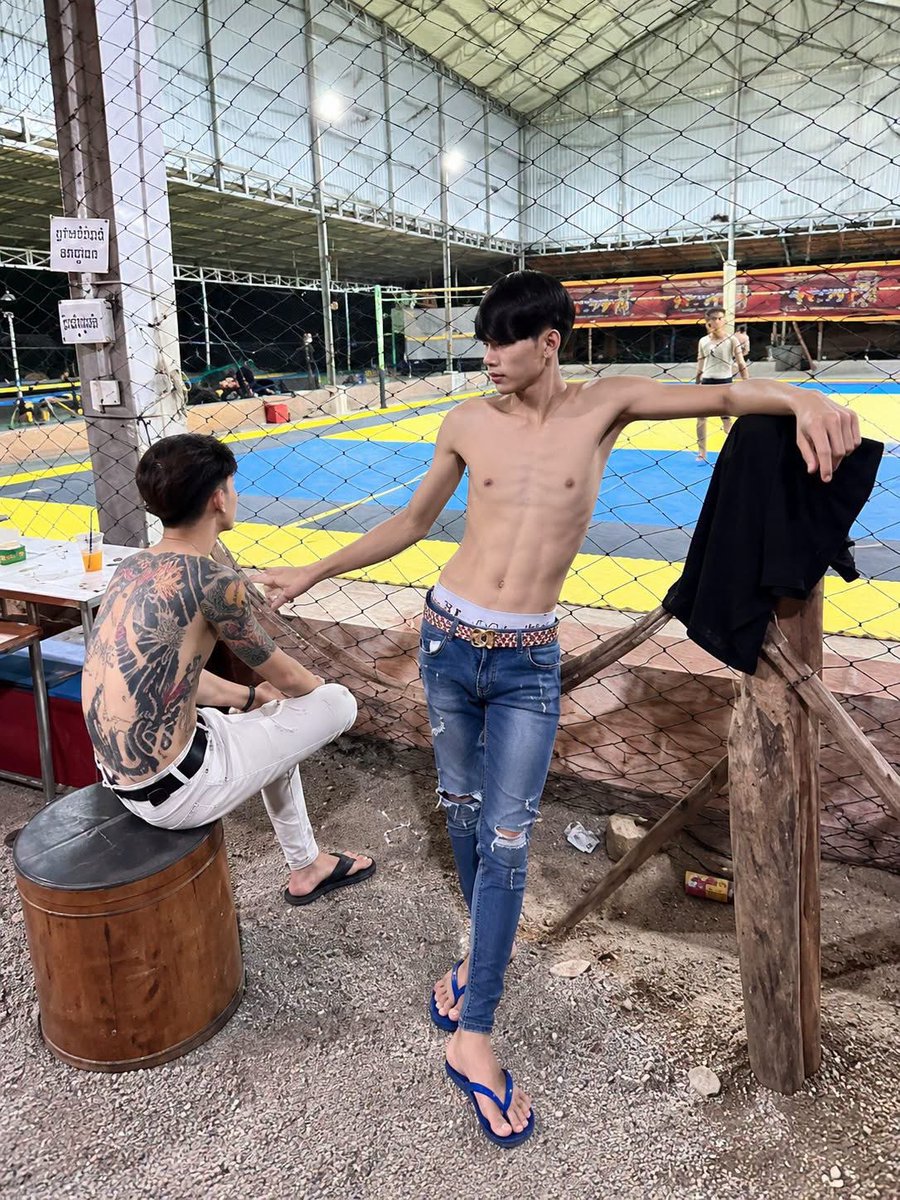 Xboyf5wm's tweet photo. ទើបលេងបាល់រួច https://t.co/BUJS0l30au