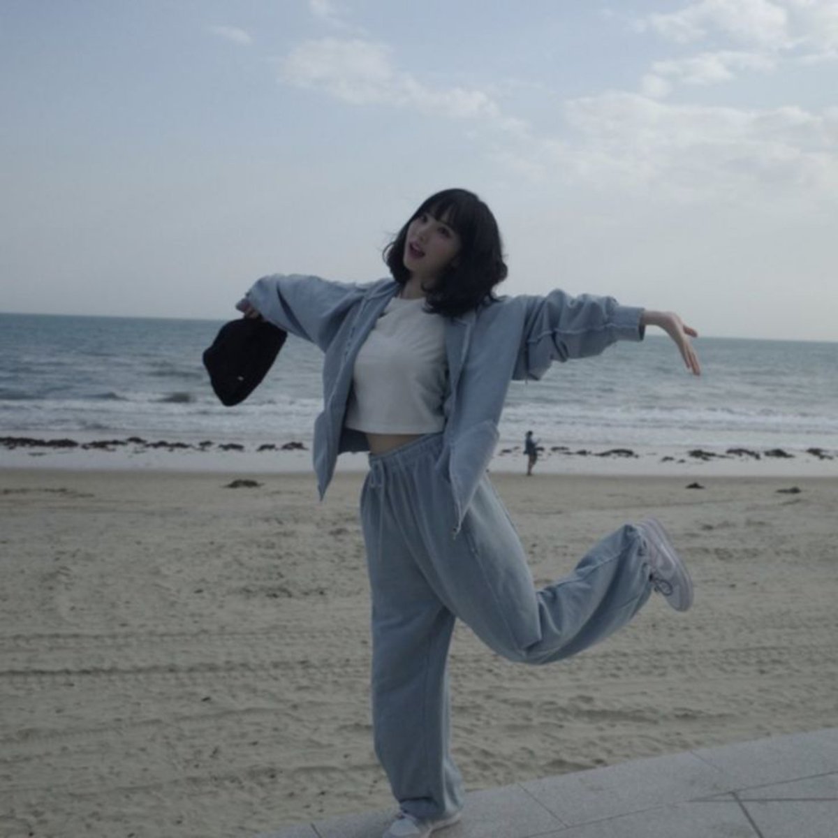 daffodelie's tweet photo. 📍 𝙋𝙖𝙣𝙩𝙖𝙞 𝙈𝙖𝙩𝙖𝙝𝙖𝙧𝙞 𝙏𝙚𝙧𝙗𝙞𝙩

jauh-jauh ke sanur untuk lari with view, padahal lagi capek banget tapi sempetin ke sini setelah pulang kerja cuma buat lari https://t.co/NEWDlEJJIx