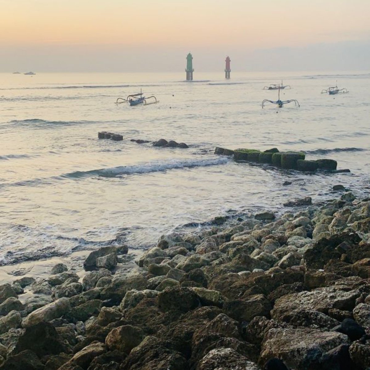 daffodelie's tweet photo. 📍 𝙋𝙖𝙣𝙩𝙖𝙞 𝙈𝙖𝙩𝙖𝙝𝙖𝙧𝙞 𝙏𝙚𝙧𝙗𝙞𝙩

jauh-jauh ke sanur untuk lari with view, padahal lagi capek banget tapi sempetin ke sini setelah pulang kerja cuma buat lari https://t.co/NEWDlEJJIx