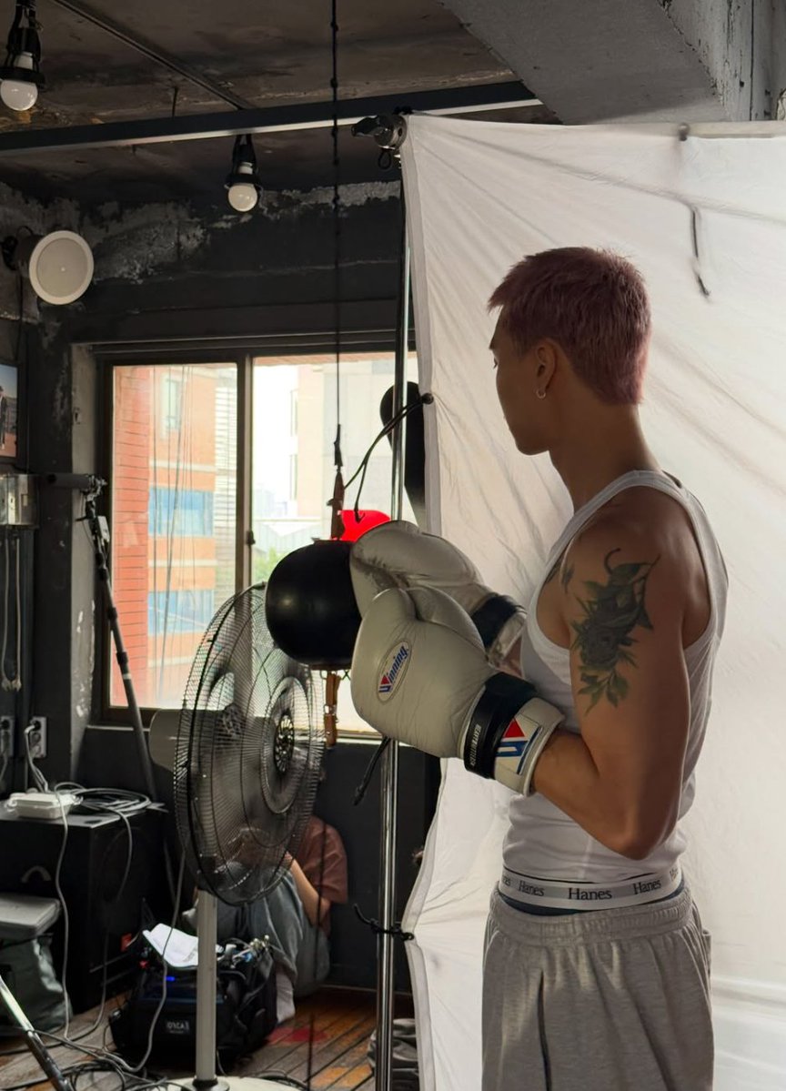 smxketrap's tweet photo. — quick tension release because monday was brutal. https://t.co/kGT6H8I1yg