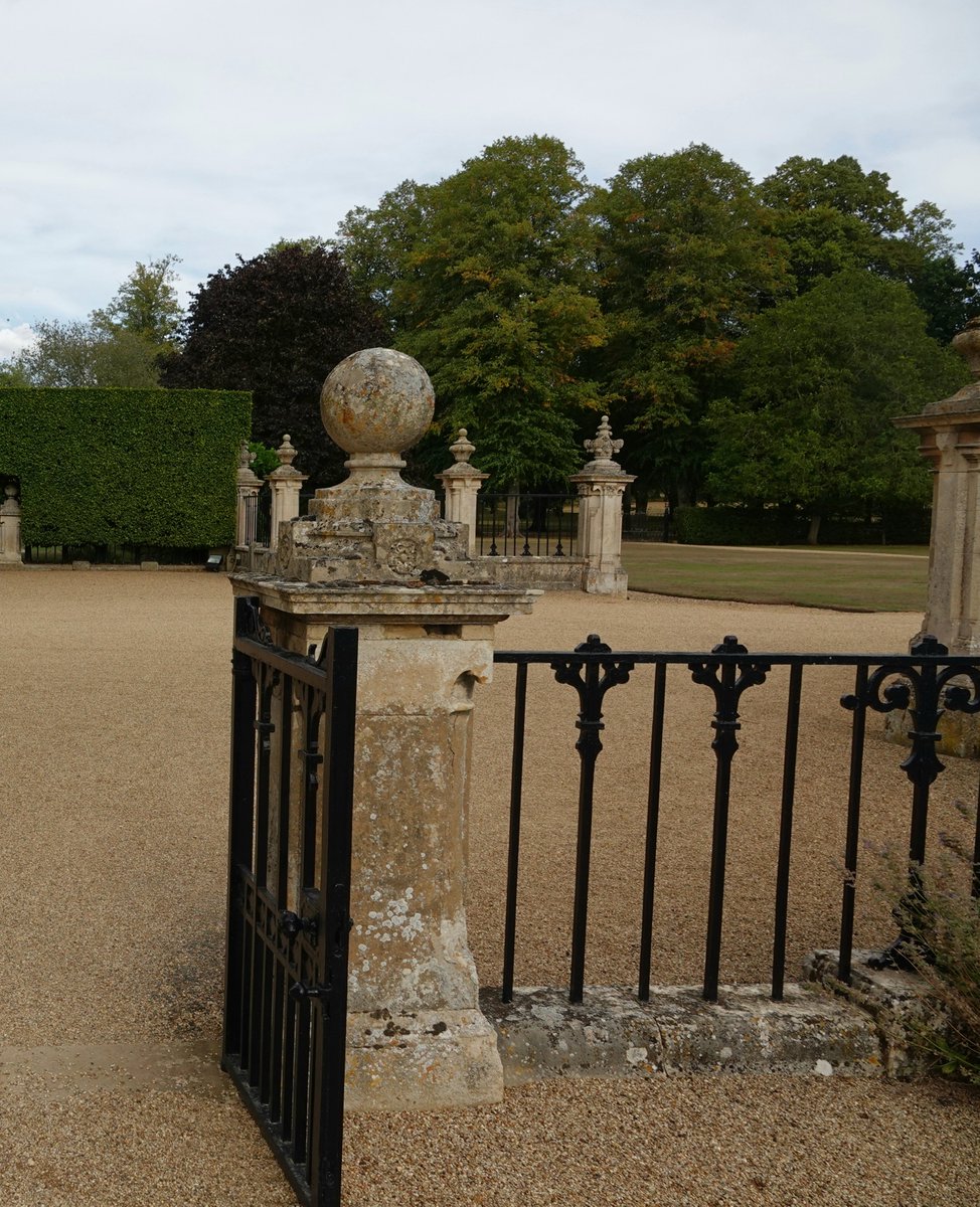 AdeysAlthorp's tweet photo. The front lawns @AlthorpHouse are "greening up" well after the long dry summer that we just experienced.
They were straw coloured throughout July and August, as was the rest of the parkland.
Conservation@althorp.com
#Spencerestates #drought https://t.co/JGQpNihftk