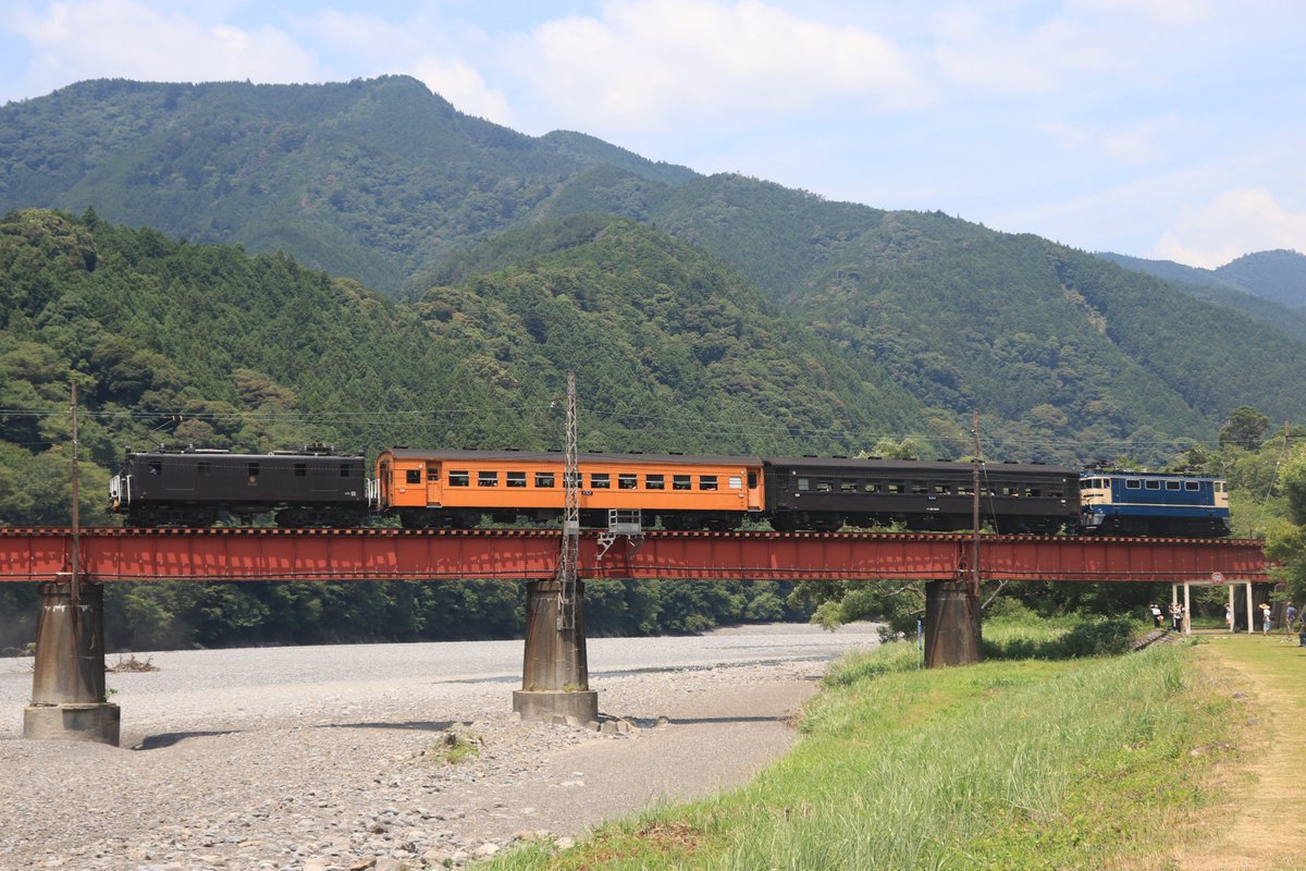 photodiningcar's tweet photo. トーマスも様になってますね https://t.co/O9xi55ywuy