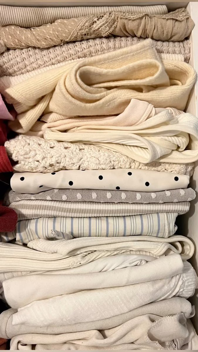 hahehohuhih's tweet photo. wts 
guys notice aku

mau sell baju baju kaos banyak stripeeeee, kemeja, olga sampai celana brand mostly uniqlo, muji, gu, dll 

start from 10k ❤️‍🔥 bs oren wuf! gk mau ketinggalan kan? ayo reply dulu 🫵🏼😗 

bantu like &amp; rt plsss

#preloved #zonauang https://t.co/mZg8al1T4l