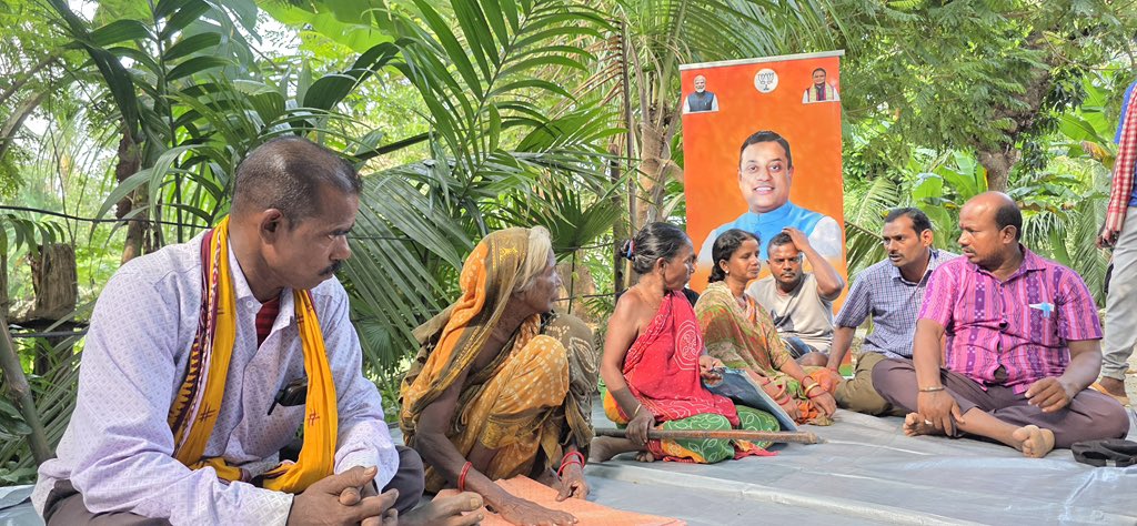 sambitswaraj's tweet photo. ପୁରୀ ଲୋକସଭାର କ୍ଷେତ୍ରର ସାଧାରଣ ଜନତାଙ୍କ ସମସ୍ୟାର ସମାଧାନ ପାଇଁ ମୁଁ ସଙ୍କଳ୍ପବଦ୍ଧ l

ମୋର ସାଂସଦୀୟ କାର୍ଯ୍ୟାଳୟ ଦ୍ୱାରା ପିପିଲି ବିଧାନସଭା ନିର୍ଵାଚନ ମଣ୍ଡଳୀର ସ୍ଥିତ ବୀରପୁରୁଷୋତ୍ତମପୁର ପଞ୍ଚାୟତ ମାଣଛିଣା ଗ୍ରାମରେ ସାଧାରଣ ଲୋକଙ୍କ ସମସ୍ୟା ଏବଂ ଆବଶ୍ୟକତାଗୁଡ଼ିକୁ ଗଭୀରତାର ସହିତ ଶୁଣାଗଲା ଏବଂ ସେଗୁଡ଼ିକର ଶୀଘ୍ର ସମାଧାନ ପାଇଁ ସମ୍ପର୍କିତ ବିଭାଗର ଅଧିକାରୀମାନଙ୍କ ସହିତ ଆଲୋଚନା କରି ଆବଶ୍ୟକ କାର୍ଯ୍ୟାନୁଷ୍ଠାନ କରିବାକୁ ଅନୁରୋଧ କରାଯାଇଛି l

ଆମର ପ୍ରୟାସ ହେଉଛି ପ୍ରତ୍ୟେକ ଜନତାଙ୍କ ନିକଟରେ ପହଞ୍ଚି ସେମାନଙ୍କ ସମସ୍ୟାର ସମାଧାନ କରିବା l