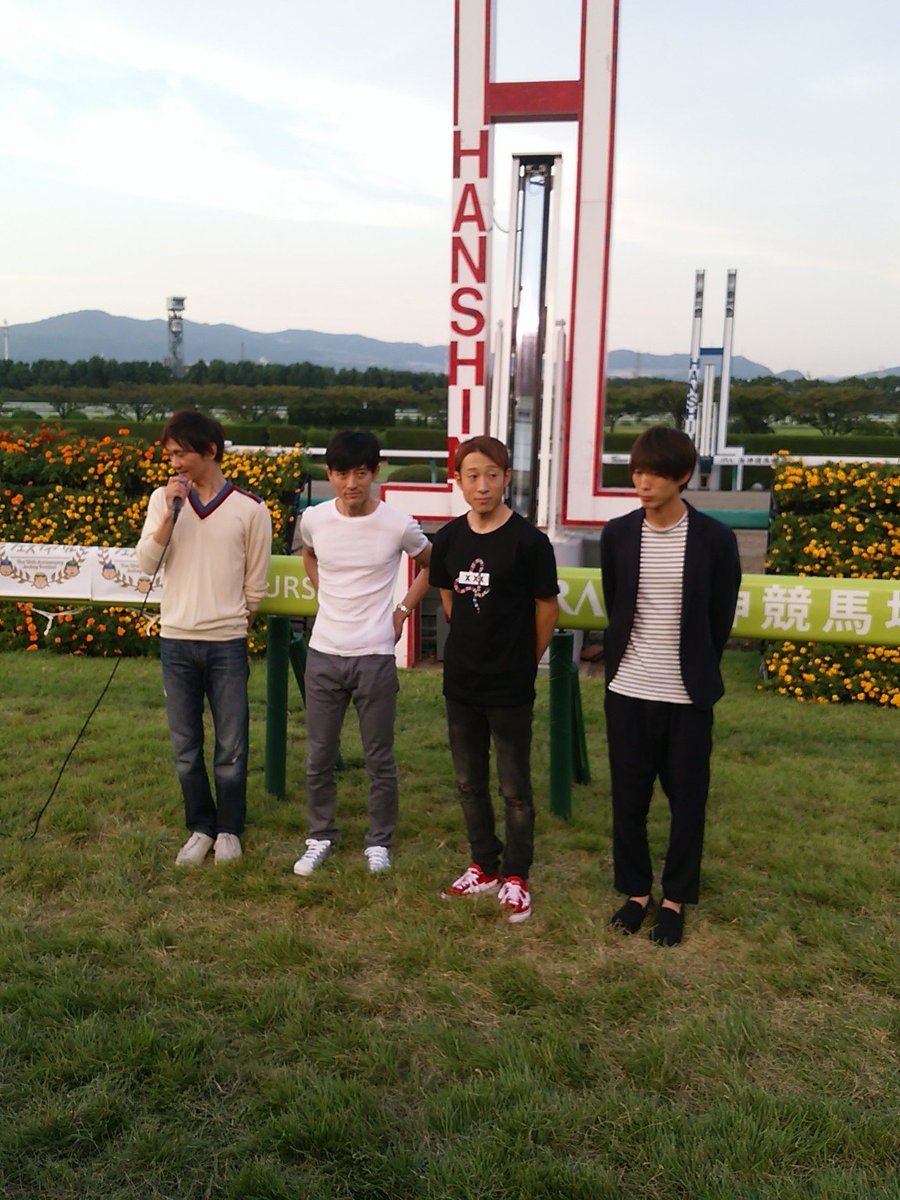 kabutaro7's tweet photo. 2017年9月24日、阪神競馬場。
ジョッキーフェスティバルでの懐かしい一枚📸
藤岡佑介騎手、藤岡康太騎手、太宰啓介騎手、秋山真一郎騎手。あれから9年。藤岡佑介さんと秋山真一郎さんは、今ではともに調教師に。
#藤岡佑介
#藤岡康太
#太宰啓介
#秋山真一郎
#藤岡兄弟
#阪神競馬場
#ジョ��キーフェス https://t.co/MpD2D3SK2B