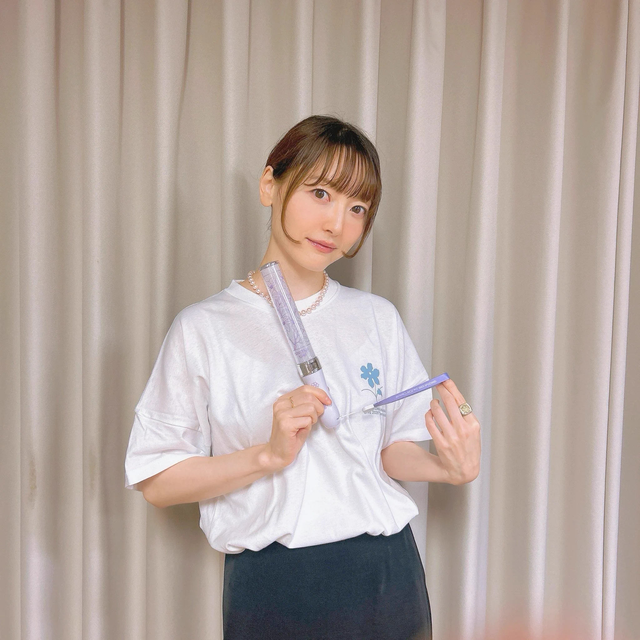 花澤香菜 X:ssä: ”そして、クレマティスの花のデザインが綺麗な「ペン
