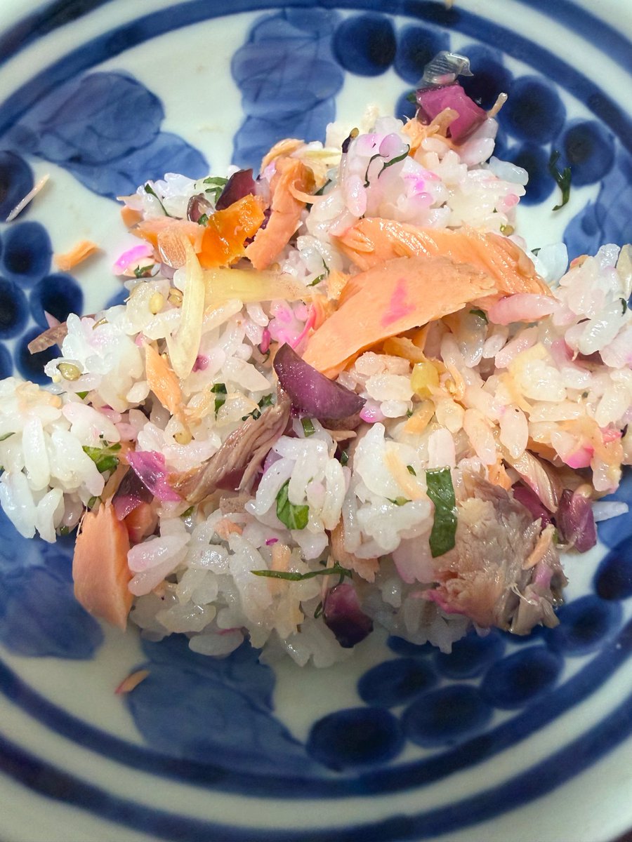 BonGillan's tweet photo. ハラスメント混ぜご飯
しば漬けがいい感じ https://t.co/A5jNRebNEz