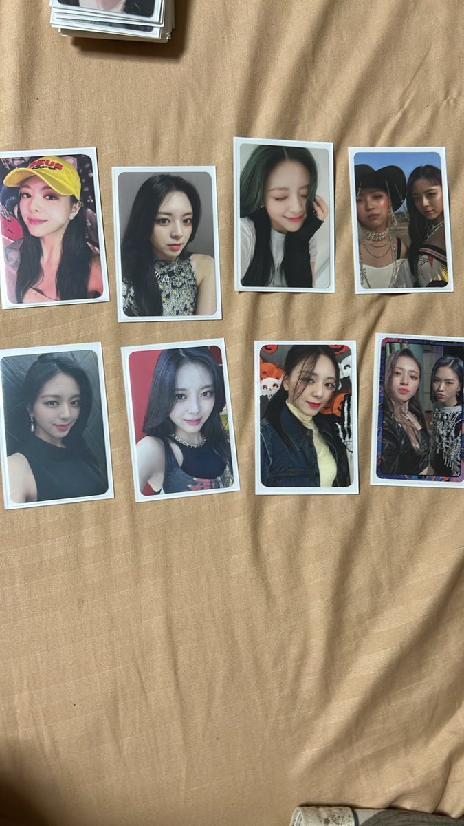 wtrmlnkw's tweet photo. wts lfb yuna itzy midzy ₱1.9k take all https://t.co/1I9AkwIcdr