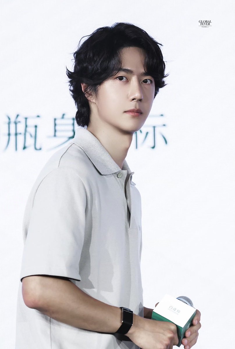 itsnotyxhan's tweet photo. he looks so handsome and well rested https://t.co/r6rFs5utCT