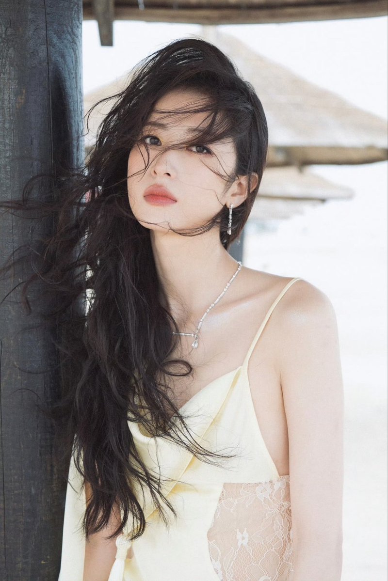 centlookbook's tweet photo. #ZhouYutong 周雨彤 in POEM for the 2026 Aranya Waves Film Week https://t.co/dn3huzvesh