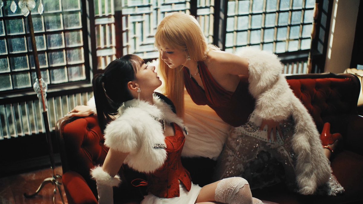 siuha801's tweet photo. Every interaction between Jan &amp; Jingjing warms our hearts.
So looking forward to their fancon stage!

BEWITCH YOU
#JanJingJingFancon https://t.co/x6dwBV9xB0