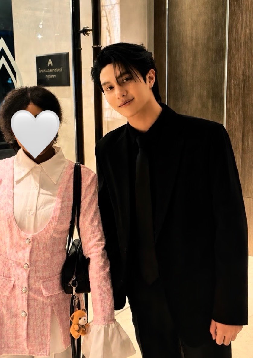 valcrazyforWE's tweet photo. a William’s fan was part of the extras in the video of Flashback and when ppl asked her if he was that handsome in real life she posted another video saying yes but more than he is looks, he has such a good heart 😭😭😭 https://t.co/idVfC4clln