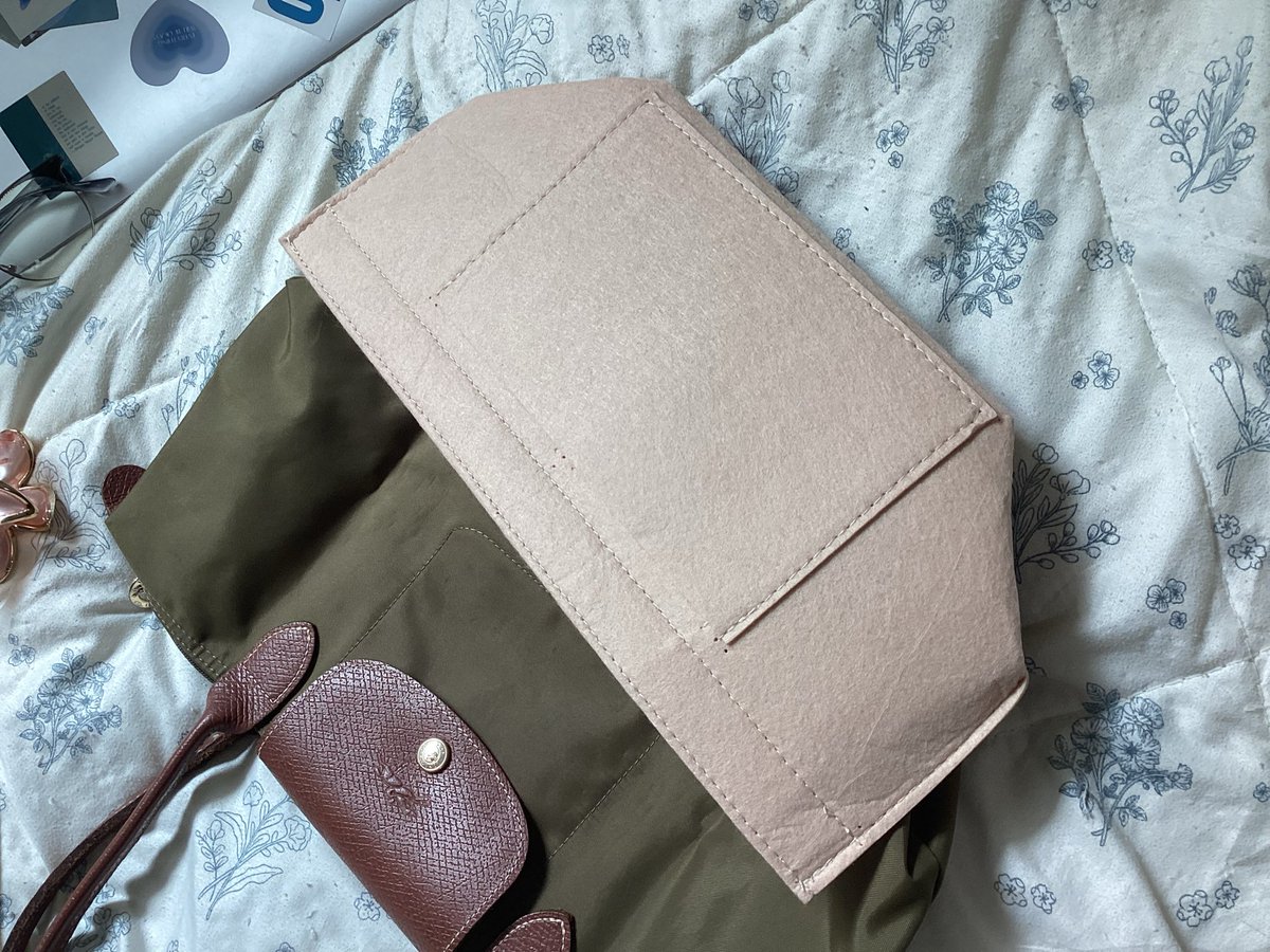 teppanyaki_01's tweet photo. ส่งต่อ longchamp s(m) khaki 1,900 thb. รวมส่งค่ะ

มีร่องรอยตามการใช้งานนะคะ มุม| ซับยังดี มีที่จัดระเบียบกระเป๋าเพิ่มให้ เดมมาดูเพิ่มเติมได้นะคะ

#กระเป๋ามือสอง #ส่งต่อกระเป๋า #longchampthailand #ส่งต่อเสื้อผ้า #เสื้อผ้ามือสอง https://t.co/pJgJ6gDyIX