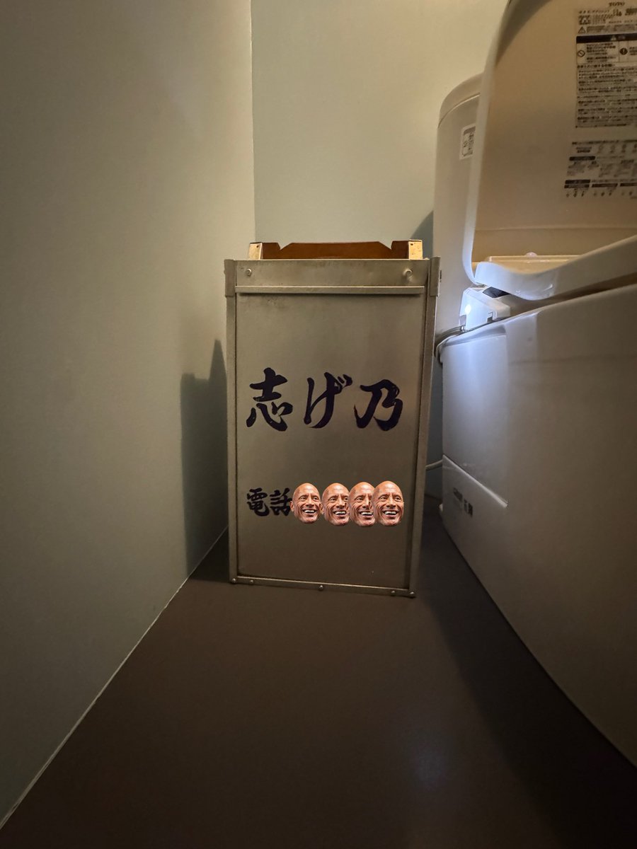 MADLab20's tweet photo. オカモチはトイレグッズを入れるのにちょうど良いのよ〜仕切り板がなかったからウンコ板出力したわよ〜
#電業主婦 #3Dprint #poop https://t.co/tf4vgLovuz