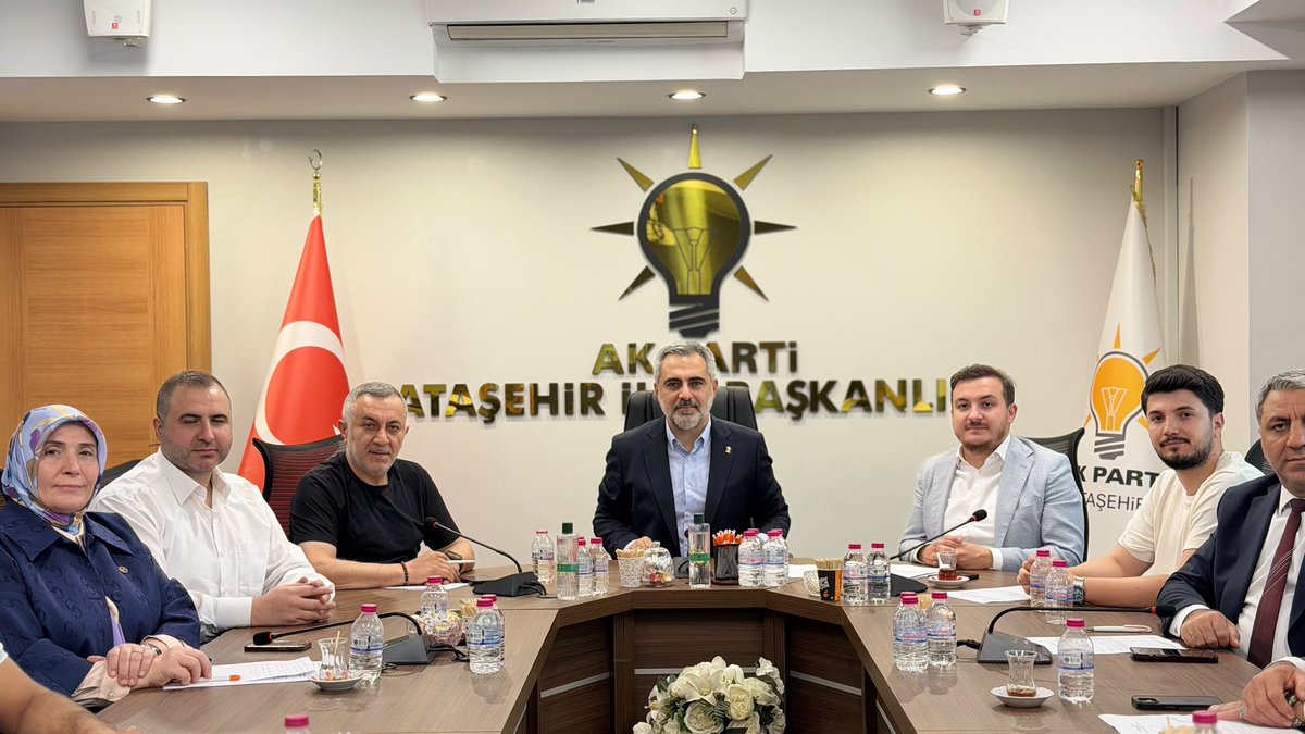 burakcifci34's tweet photo. Eylül ayı AK Parti Meclis Grup Toplantımızı meclis üyelerimizin katılımlarıyla gerçekleştirdik.

Toplantımızın hayırlara vesile olmasını dilerim.

@Alikaganozarsln 
@atasehirakparti 
@abdullahozdemir https://t.co/qvWvOX6uQH