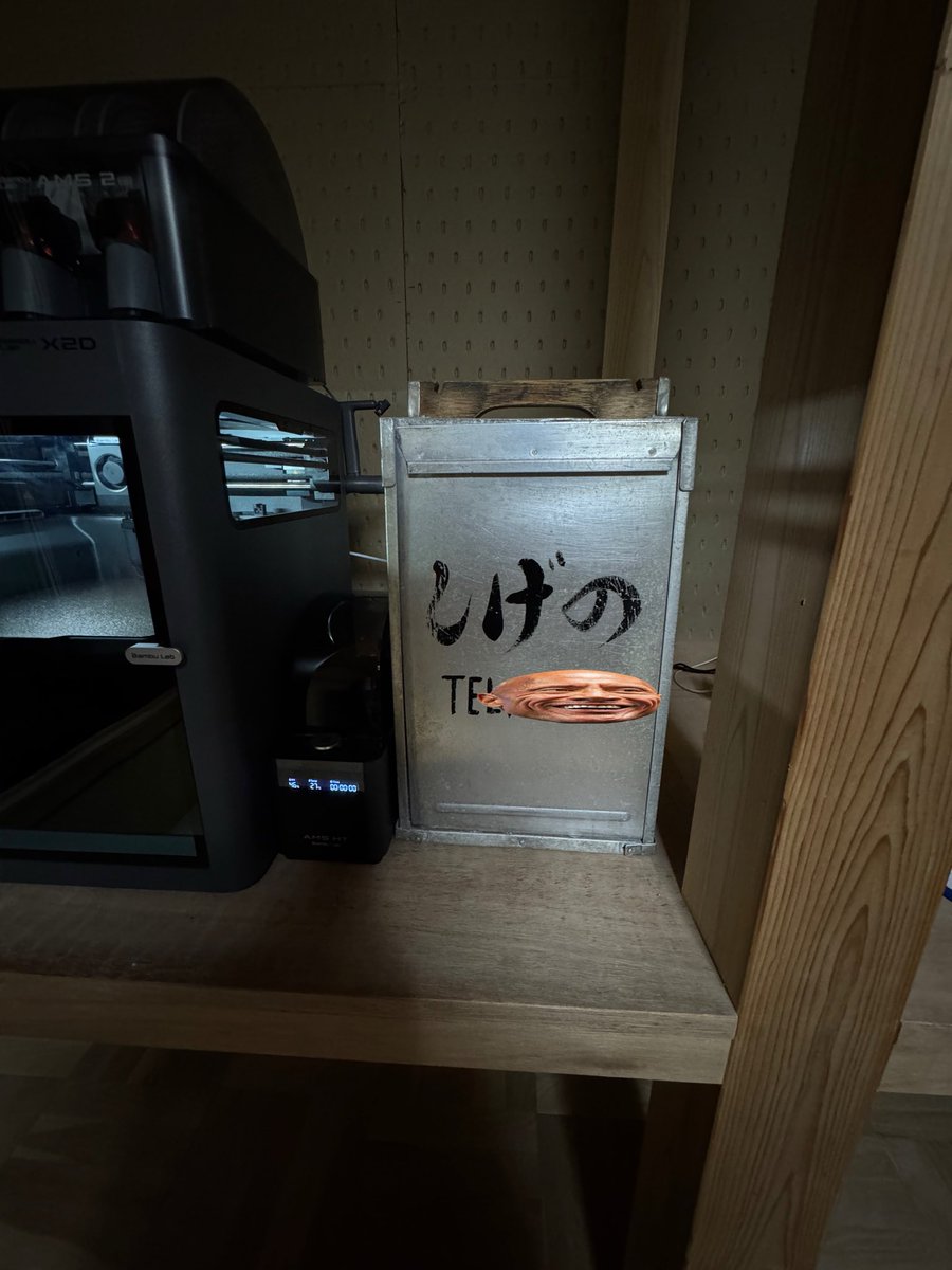 MADLab20's tweet photo. オカモチはフィラメントを入れるのにもちょうど良いのよ〜
#電業主婦 #3Dprint https://t.co/nwiXOG7XSi