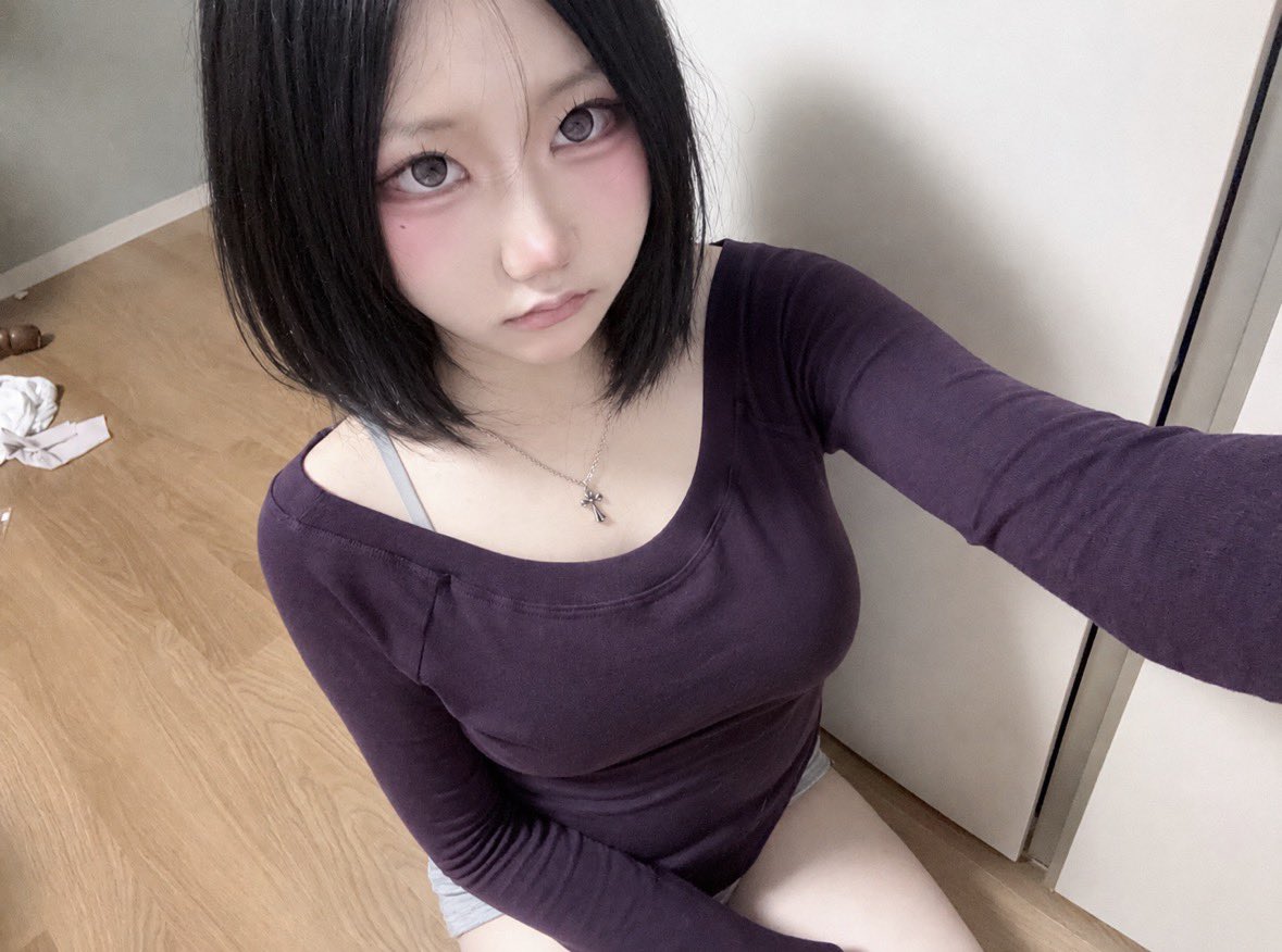 ppungbung_16271's tweet photo. 단발버전 https://t.co/3cAzOqkcb5