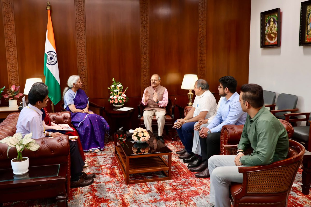 nsitharamanoffc's tweet photo. Delegation of employees from various Public Sector Banks, led by Shri Girish Arya, Bharatiya Mazdoor Sangh (@BMSkendra), calls on Smt @nsitharaman. https://t.co/dnfZHP0ajF