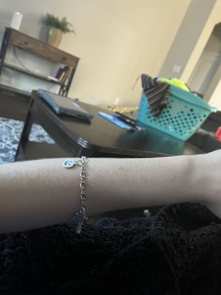 mostdevine8a's tweet photo. I feel like my wrist getting smaller 😛😛 #edrtwt #anatwt #ricecaketwt #omad #skinny #thinspo https://t.co/42eMr62mrX