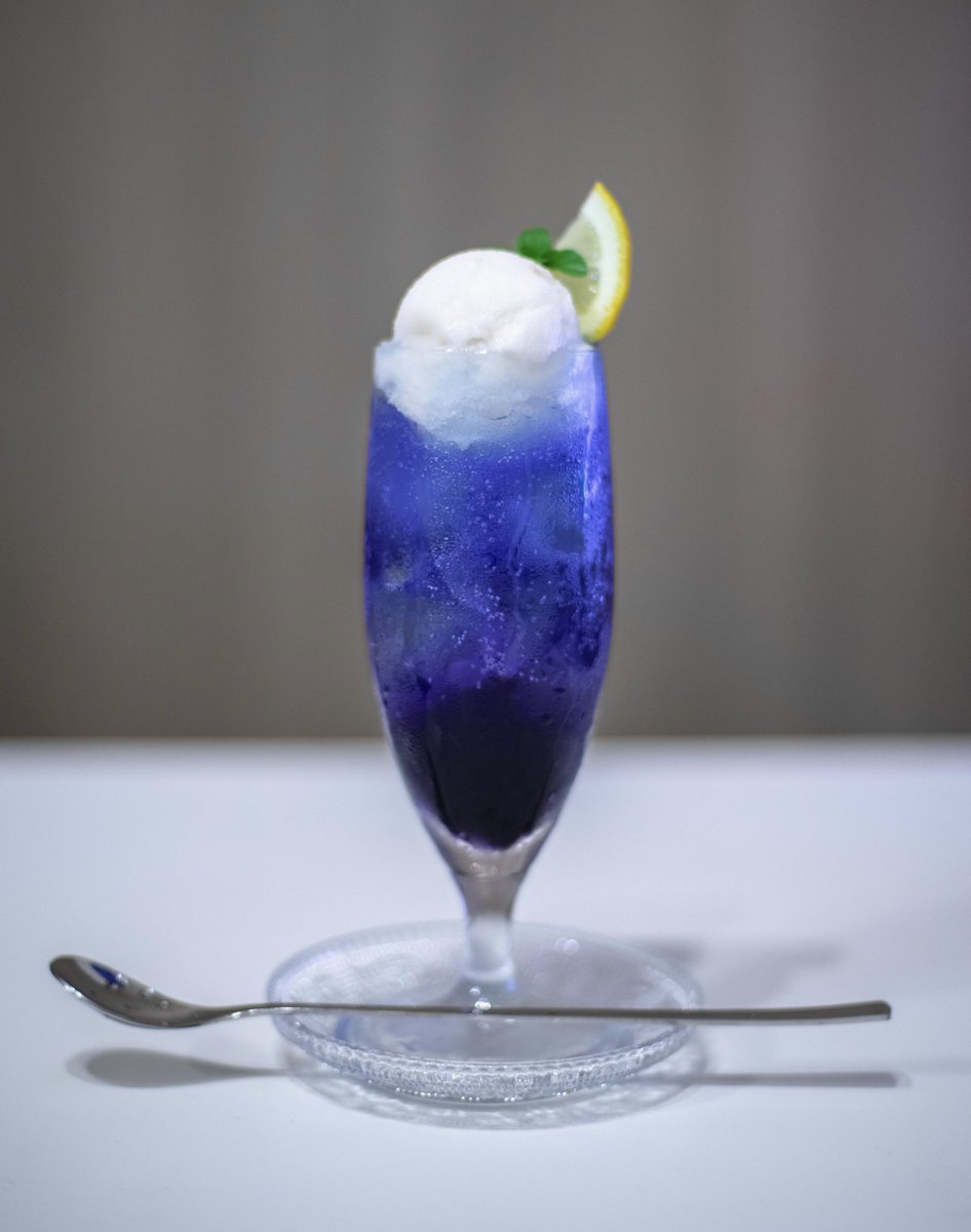 tsunekawa_'s tweet photo. 月夜のクリームソーダ https://t.co/CbIcVqRiNq