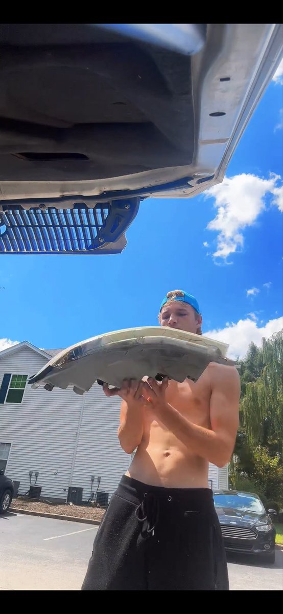TheBuildingJake's tweet photo. Who would let me fix their car?😏😏🥵 https://t.co/bjDyE85Nby