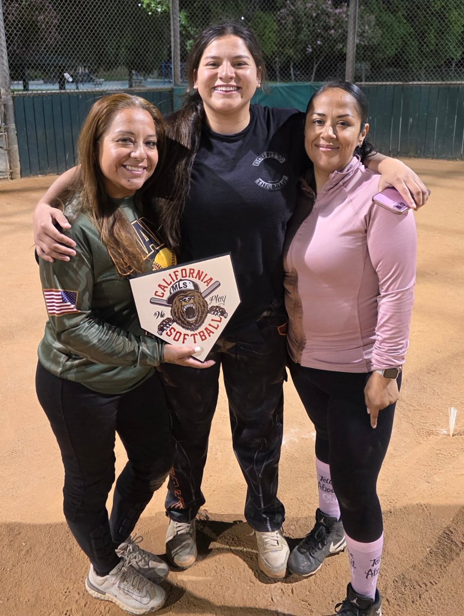 cezazeynep's tweet photo. What a night! We won 1st place in our Women’s Slowpitch Championship. Hit a grand slam with my new Metas. So grateful for these drama-free, kind-hearted Pink Ladies. Love you all! https://t.co/kfAZiQ9d2E