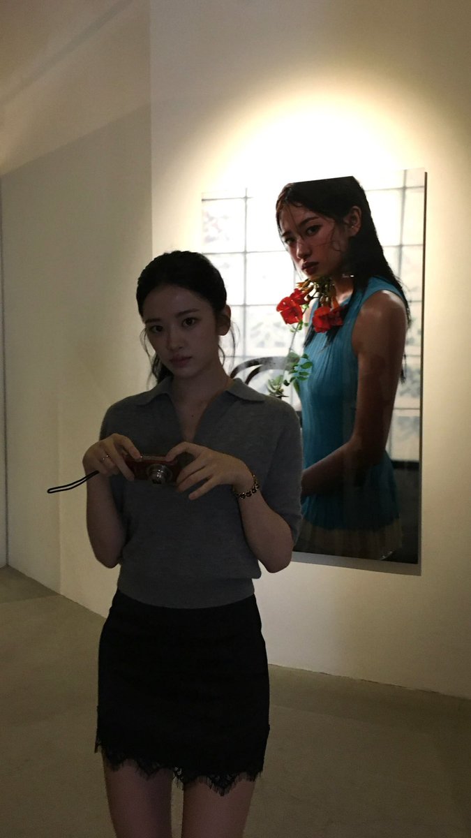 MINT__0901's tweet photo. 유진이 인스타 스토리 📷  #안유진 
_
@ IVE_Exhibition 
🌹 https://t.co/7mHXdVkxVG