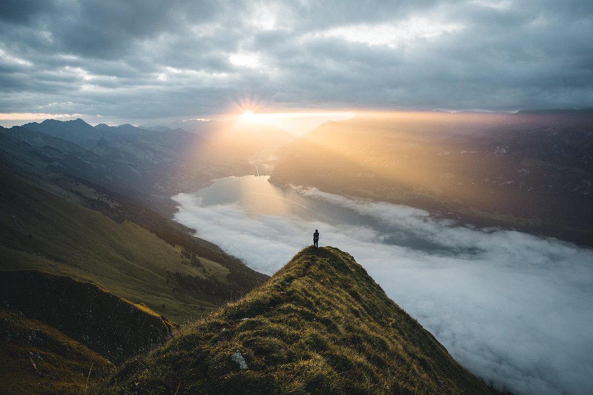 AbigailRod3zw's tweet photo. Success rarely comes from doing more things; it comes from doing the right few things with relentless attention. Choose your one priority for today and protect it fiercely. Say no to the good so you can say yes to the great. https://t.co/8KotHj3QNS
