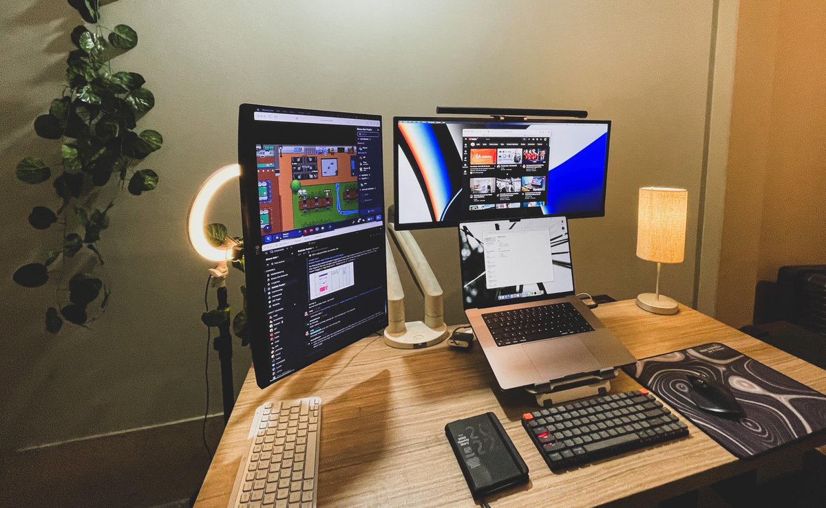 ryukozyy's tweet photo. Which one will earn more in 2030?

software engineer 

or

The best Content creator ?? https://t.co/teO6EpKjFO