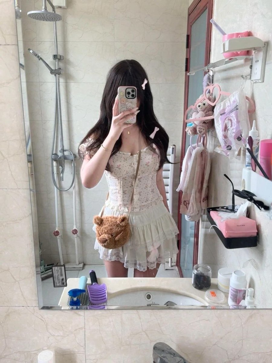 Rapi42514159's tweet photo. 有喜欢萝莉的吗？有谁知道附近人怎么找到固搭的？#水大 #固炮 #反差 #萝莉coser https://t.co/YZN8kdPgmK