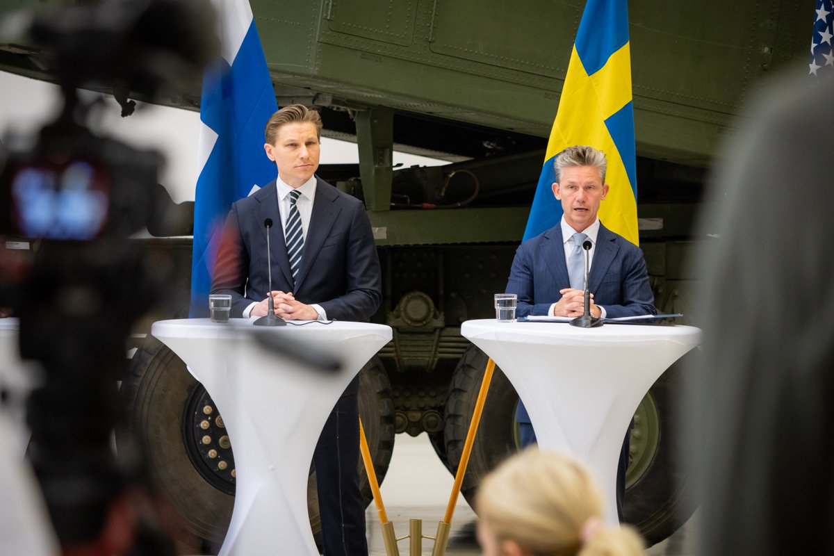Finland’s Minister of Defence Antti Häkkänen and Sweden’s Minister for Defence Pål Jonson are standing next to each other. Photo: Svante Rinalder/Government Offices of Sweden.