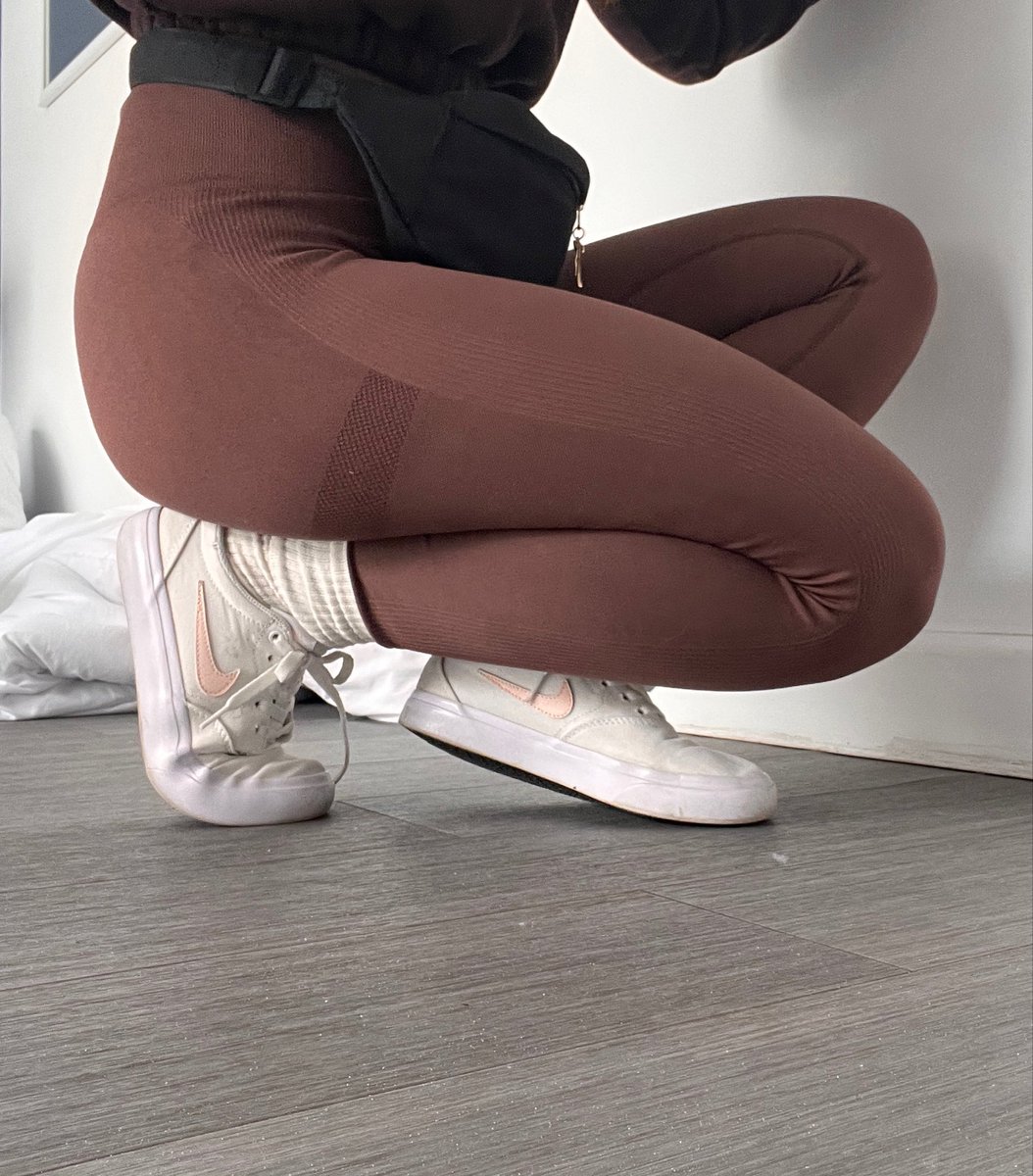TwojaKrolowaa1's tweet photo. Kto dziś aktywny i ładuje pod mój bucik…? 
Findom femdom dojenie blik kundel uległy domina paypig moneyslave https://t.co/gdWvlSDMlv