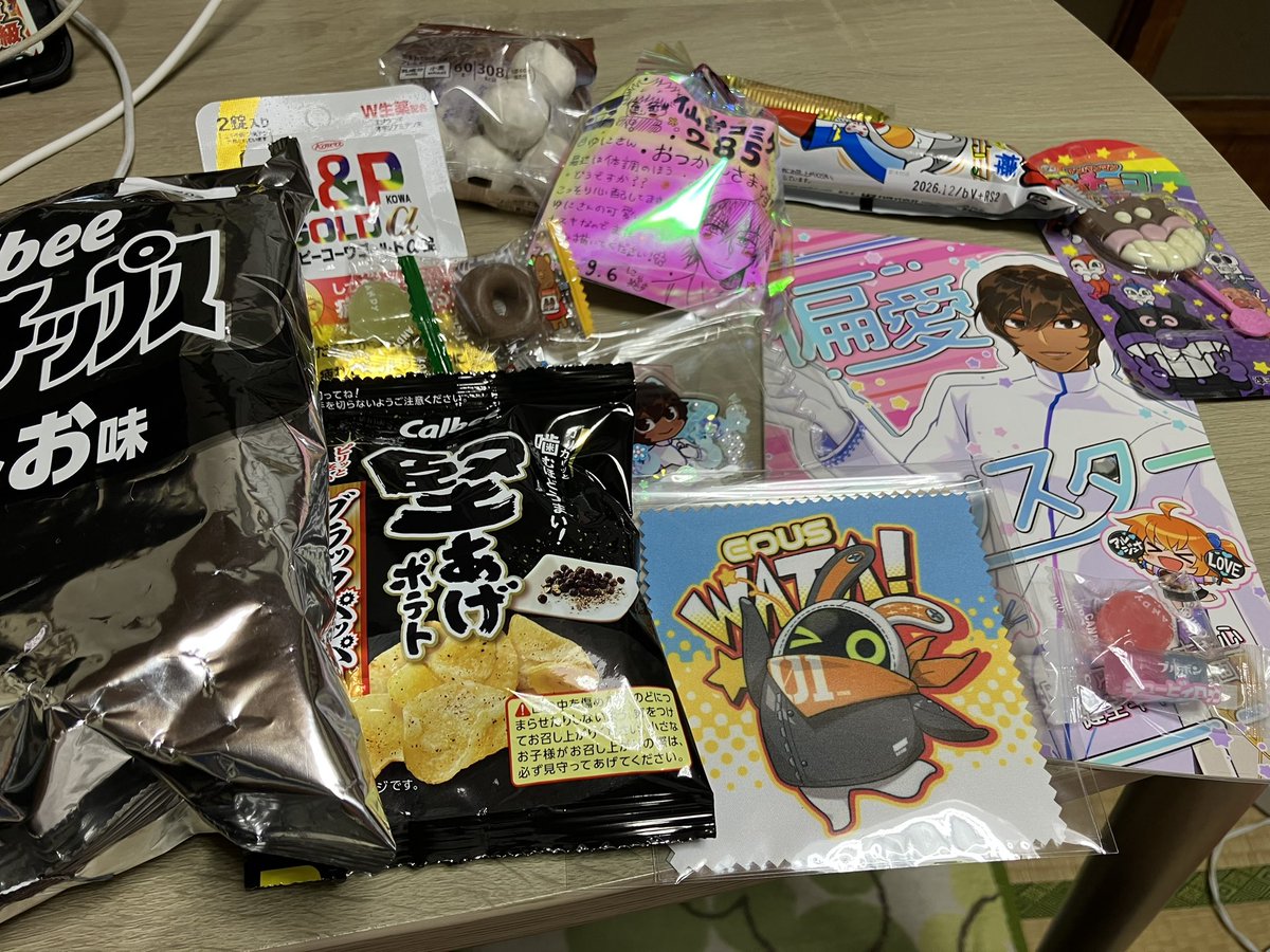 manyutin39's tweet photo. 仙台コミケ戦利品と頂き物など。
なんか色んな人と喋りまくってたら、いつの間にか終わってたのであまり買えずw

お菓子など沢山頂き、ありがとうございます。キューピーコーワわらたww
助かりますww https://t.co/qj4DllLgUY