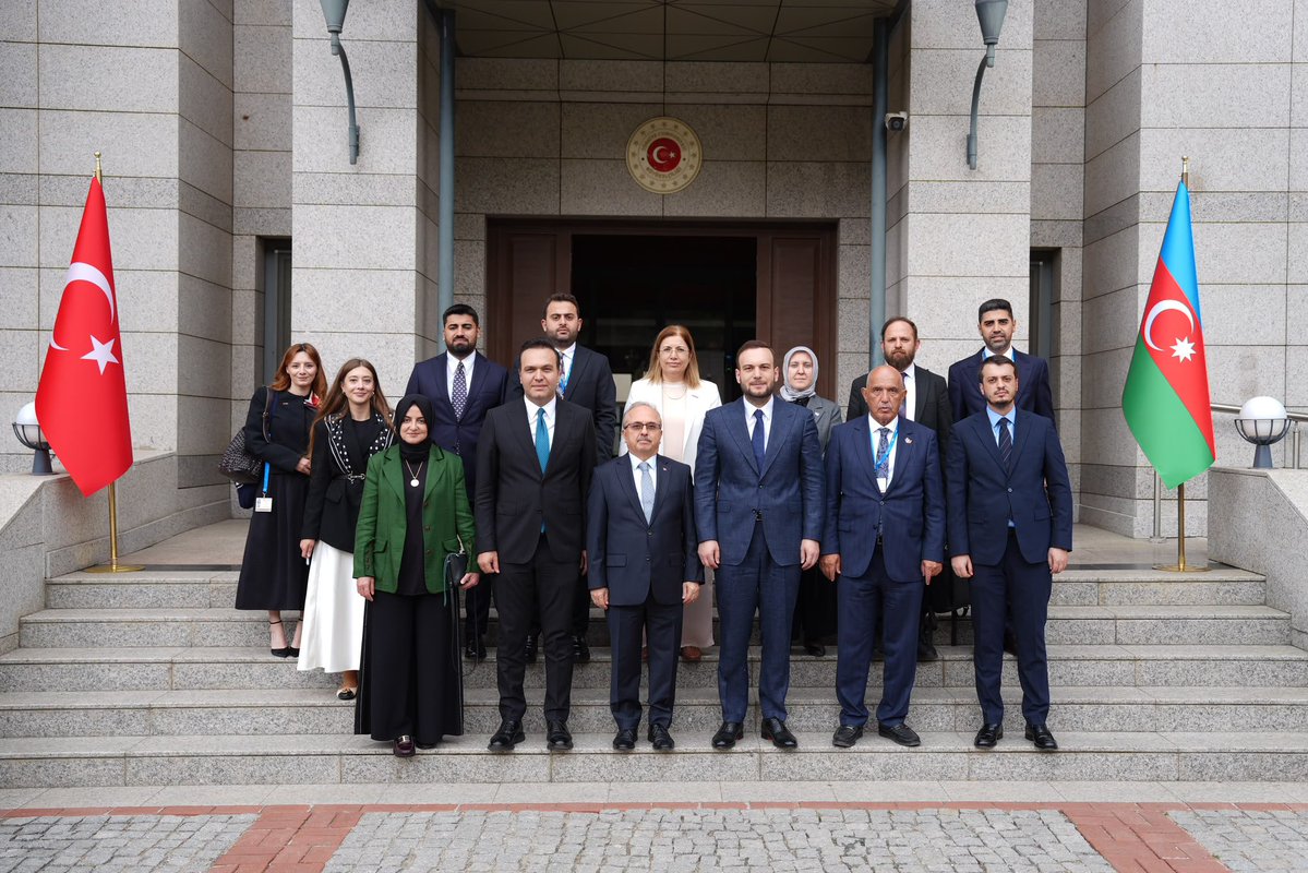 gulsenorhan's tweet photo. 📍 Azerbaycan – Bakü

Sıfır Atık Vakfı Başkanı Sn. Samet Ağırbaş, 22. ve 26. Dönem AK Parti Erzurum Milletvekili Sn.Mustafa Ilıcalı, AK Parti Gençlik Kolları Başkanı Sn.Yusuf İbiş,, KADEM Yönetim Kurulu Başkanı Sn. Av. Dr. Canan Sarı ve KADEM Genel Müdürü Sn. Emine Yürükoğulları Kork ile birlikte Azerbaycan Büyükelçimiz Sn.Birol Akgün’ü ziyaret ettik.

Türkiye-Azerbaycan arasındaki güçlü kardeşlik bağlarını ve ortak çalışma alanlarımızı ele aldığımız verimli bir değerlendirme gerçekleştirdik.

Nazik ev sahiplikleri için  Sayın Büyükelçimize teşekkür ediyorum.