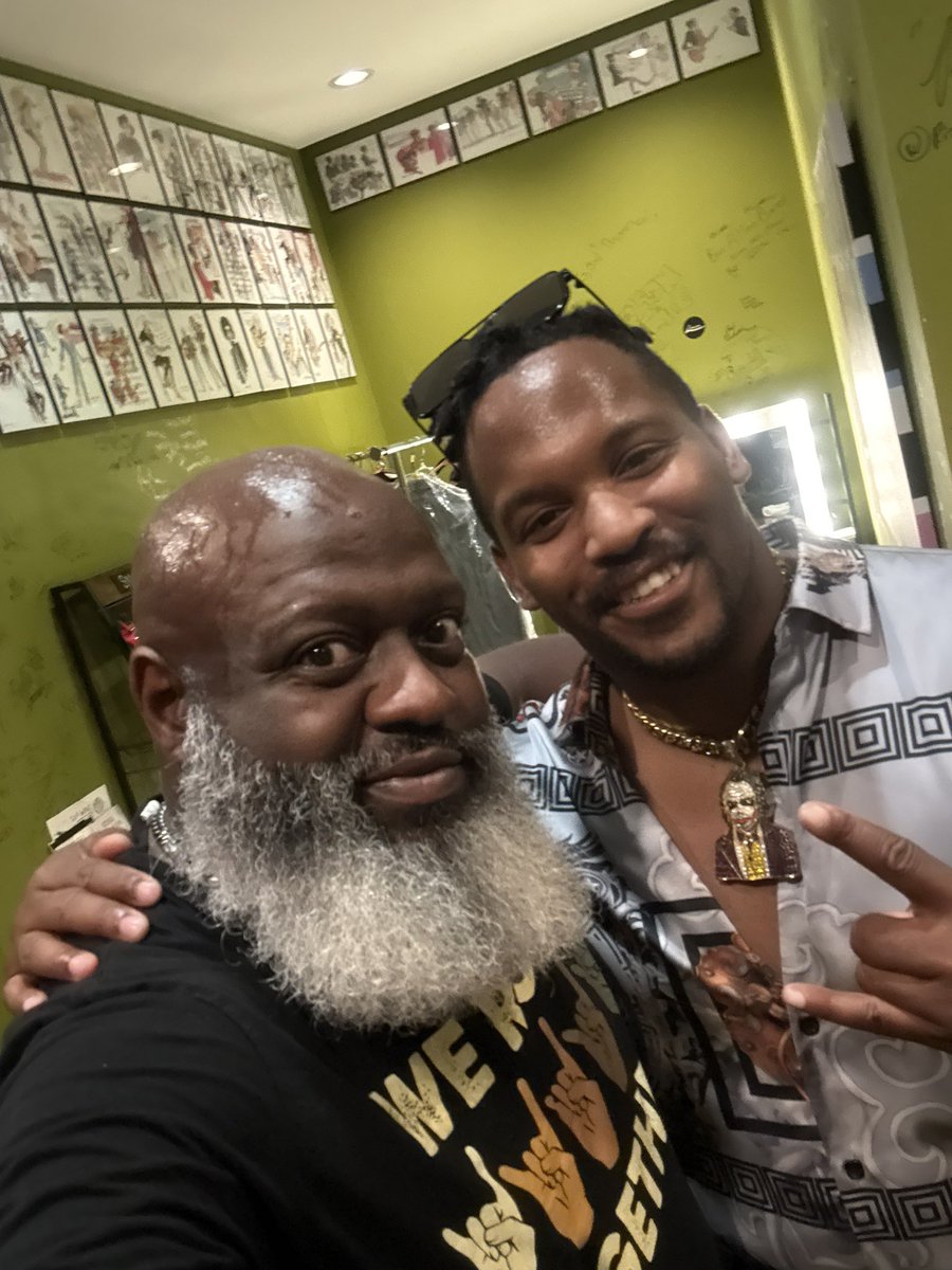 MrProfessor318's tweet photo. I’ve known my guy @TheRevRonHunt for years but this past weekend in Pittsburgh I got to not only hang with him but do a little something something on stage as well! 

Thanks for sliding through, Rev! https://t.co/QTKcFkbtwZ