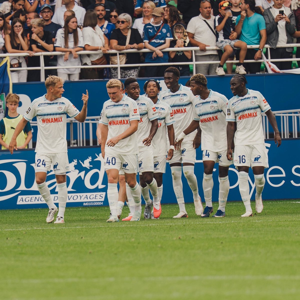 RisingStarXI's tweet photo. ✅ Arrived to Strasbourg 4 days ago ✈️
✅ Made his debut yesterday 💥
✅ Delivered his first assist yesterday 🅰️

𝗕𝗥𝗜𝗟𝗟𝗜𝗔𝗡𝗧 𝗕𝗘𝗚𝗜𝗡𝗡𝗜𝗡𝗚 for 𝗗𝗔́𝗥𝗜𝗢 𝗘𝗦𝗦𝗨𝗚𝗢 (𝟮𝟭) at his new home 🇵🇹✨ https://t.co/swybvhKaQm