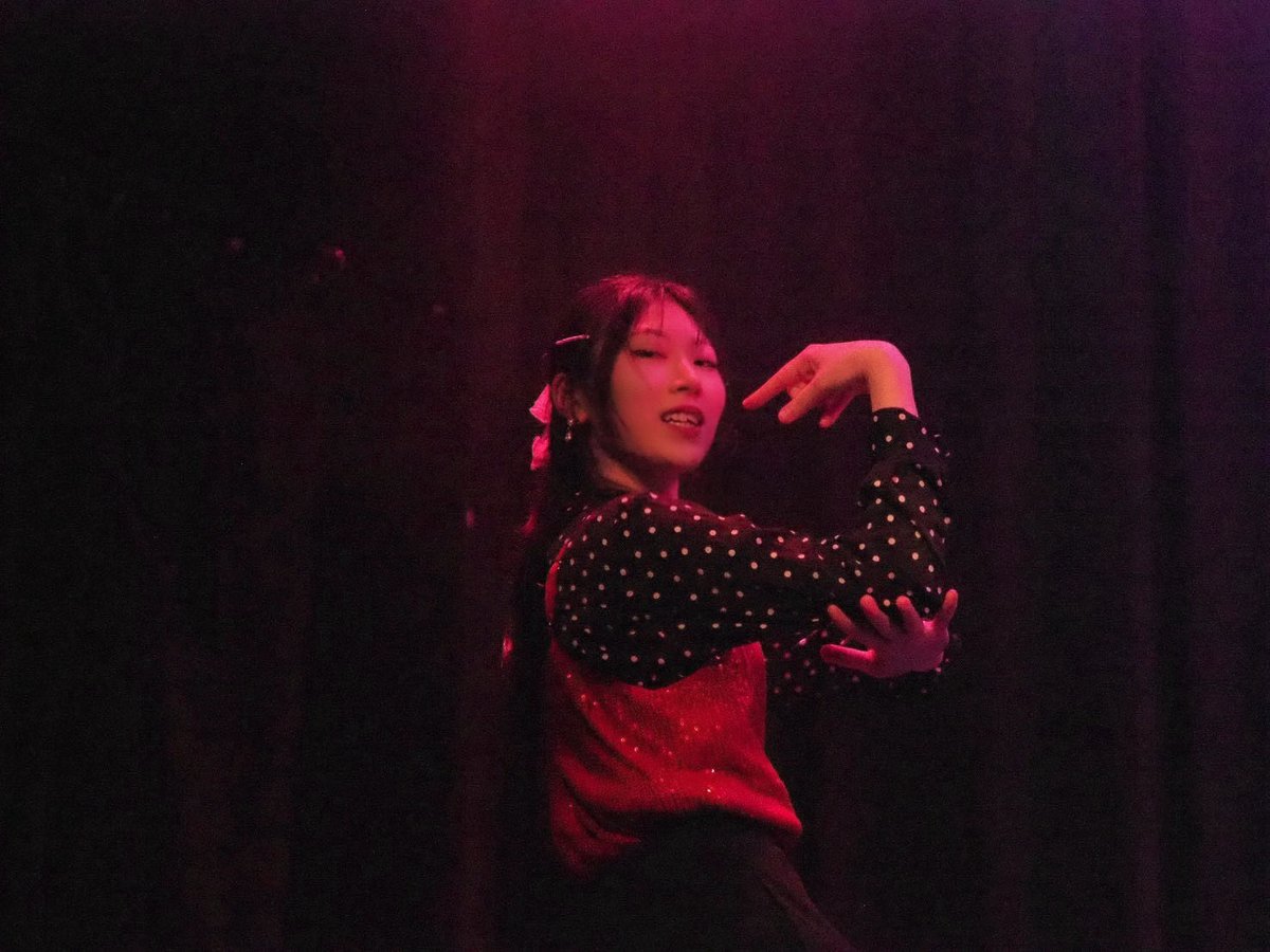 aoi006_k's tweet photo. #ショービズは難しい 
絶賛ロス中のため一旦ゲネの写真を放流。

いろんな月野レオナです。
私のレオナは鮮やかな色の服を着がちかも。

撮ってくれた皆さまありがとうございます🌙 https://t.co/l2N4HeCUFs
