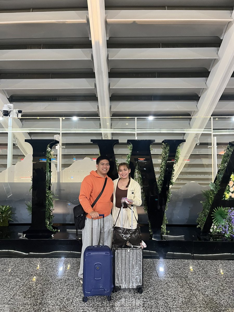 shesheshanee's tweet photo. Thank you, Bebe, for the anniv gift hihi, next year po uli🫣🧿 ibang country naman, char HAHAHAHA, iloveyouu @ndlrnnlm 💖😘 https://t.co/KxjLxcyT9O