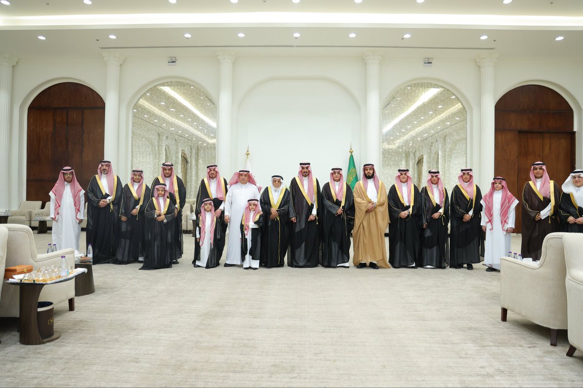 altammami_tm's tweet photo. نهنىء ابن العم /
فهد بن إبراهيم بن عبدالله بن إبراهيم التمامي 
بمناسبة زواجه  
متمنين لهم التوفيق والسعادة والذرية الصالحة
بارك الله لهما وبارك عليهما وجمع بينهما في خير.

#أسرة_التمامي https://t.co/WuTrk52CHR