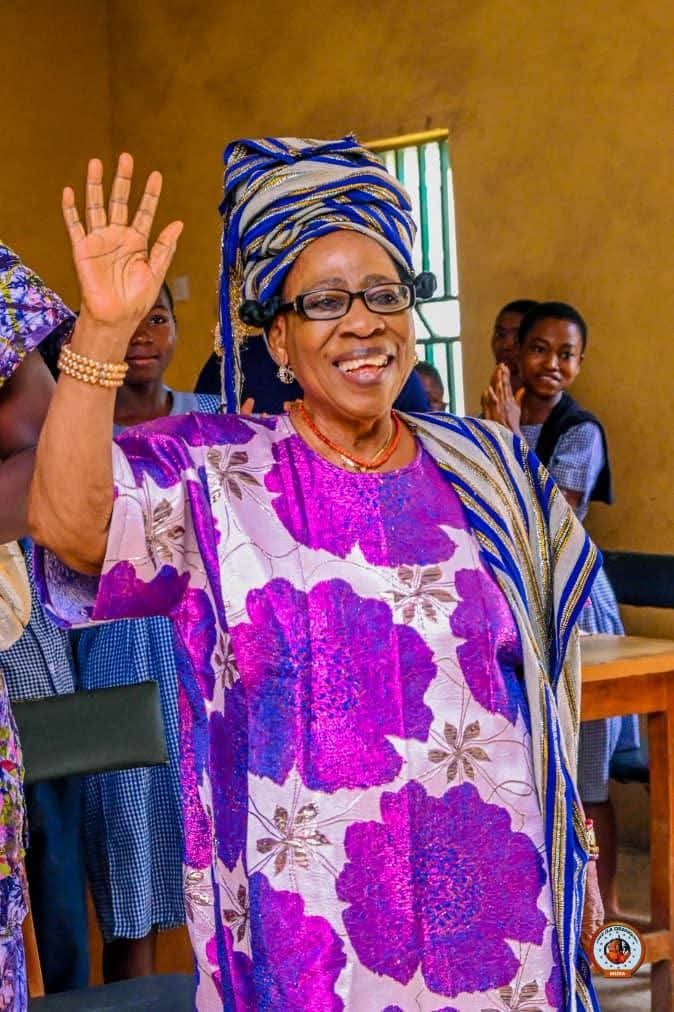 babambari1's tweet photo. SETTING THE RECORD STRAIGHT : I enjoyed Pete Edochie's interview but he goofed when he said he's the most senior Nigerian actor alive. All these people are far ahead of him even with his 1962 claim and Iya Osogbo is old enough to be his mother https://t.co/uwp9IEwad9