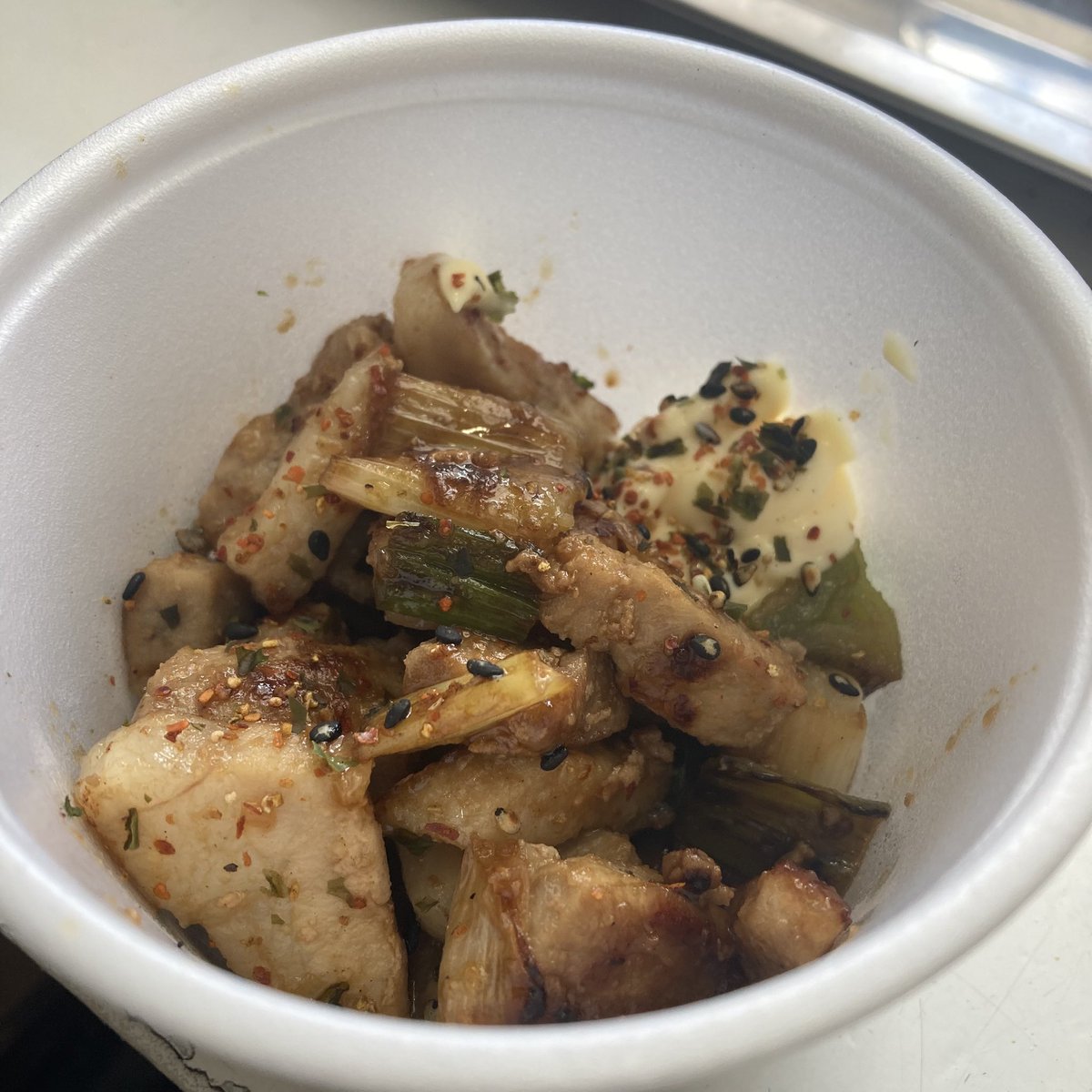 HEAVY_METABO's tweet photo. あうん丼は、ご飯不要の���向けに肉のみでも販売していましたが、近頃コロ���ロあうん丼の肉のみを「おつまみコロコロ」と名付けたら、売れるようになりましたw

というか、来週末はシルバーウィークですが、出店予定スカスカ💦9/19、9/21、9/22、どこかまだ空いてましたらメッセージ4649ですm(__)m https://t.co/2ENhgi6eot