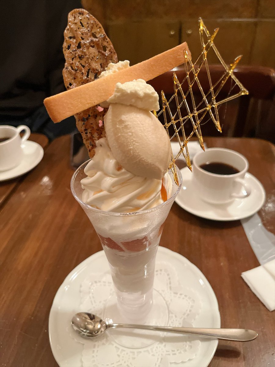 Tetsu61129's tweet photo. 今日はセルフハーフマラソン走ってからの飲み会。〆パフェはご褒美すぎた🍨 https://t.co/2xquXm4SiO
