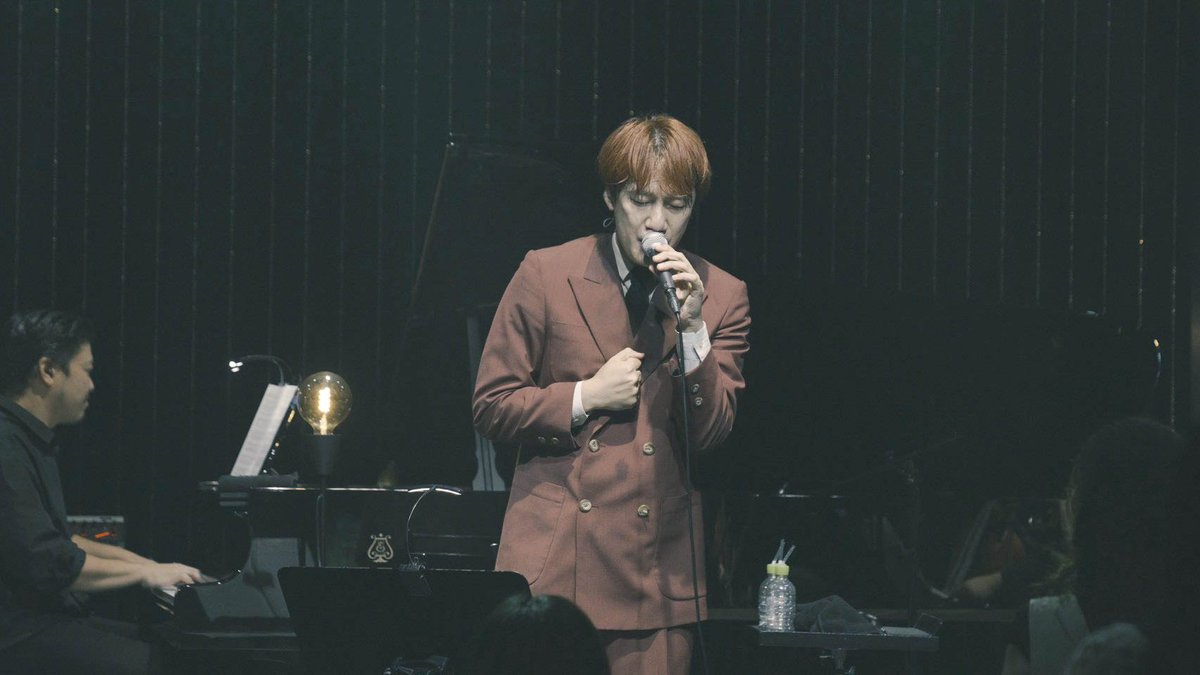 rockin_quartet's tweet photo. #ロッキンカルテット 第8章
THE BAWDIES・ROYを迎えての初日が終了！

歌い終わった瞬間、
「なにこれ、最高!!」と語ったROYの笑顔が全てを象徴していました

東京公演は9/16(水）🗓️
最高の瞬間を共に体験してください🎤🎻

https://t.co/PZqCYMBi1A https://t.co/iIRMi4ZOtJ